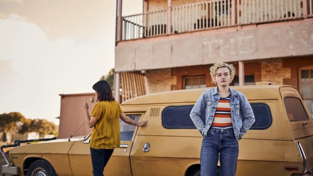 Film Review #LFF2023: The Royal Hotel – El terror de ser&nbsp;mujer