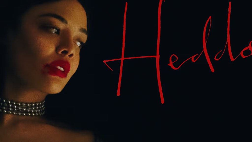 Film Review #LFF2025: Hedda – La anti-heroína del teatro nos da una gran noche caótica en la pantalla grande gracias a Nia&nbsp;DaCosta