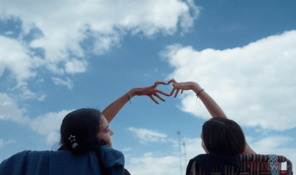 #Berlinale2026: Chicas Tristes – Sobre los traumas de ser mujer y cómo navegarlos a través de la&nbsp;amistad